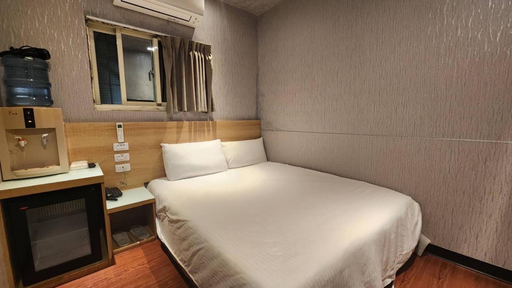 Yung Feng Hotel Цзилун Экстерьер фото