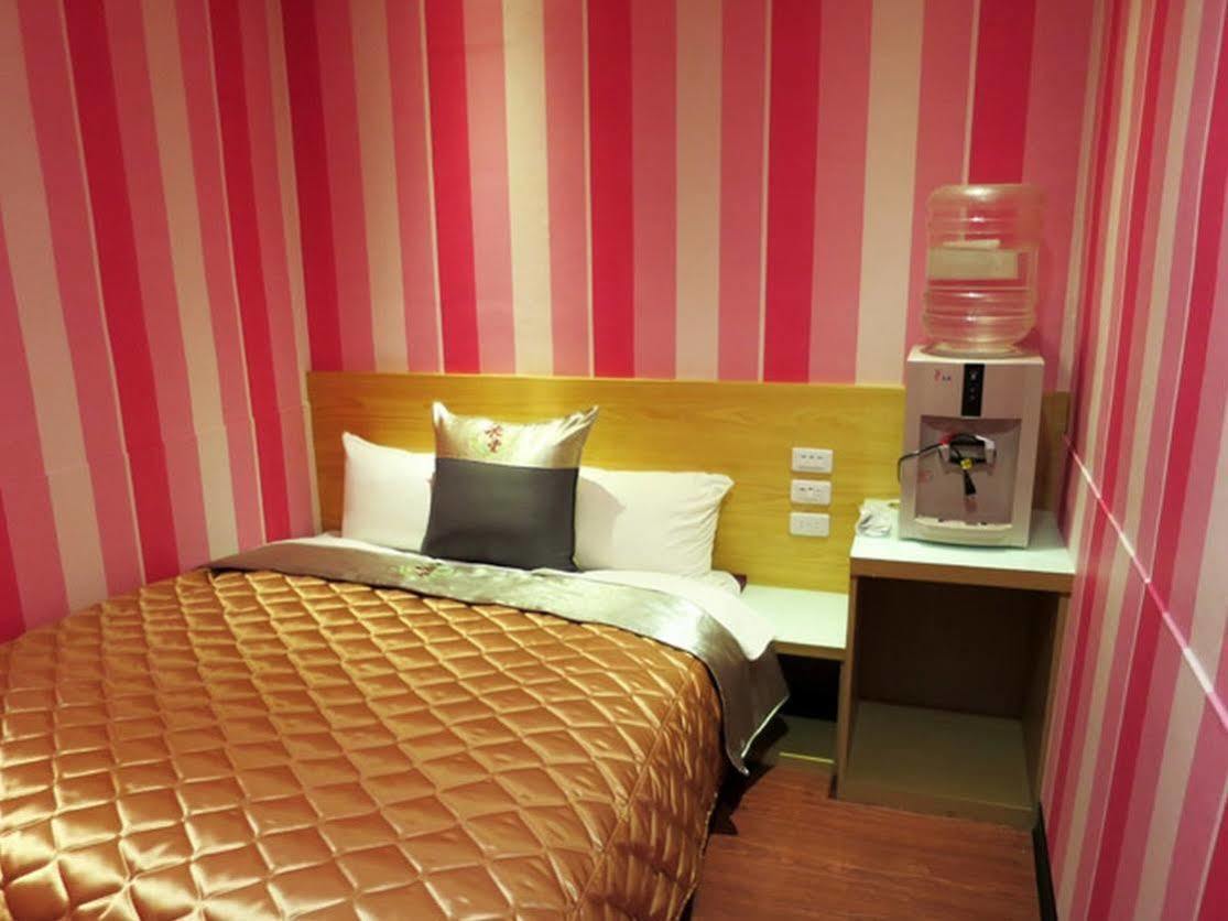 Yung Feng Hotel Цзилун Экстерьер фото